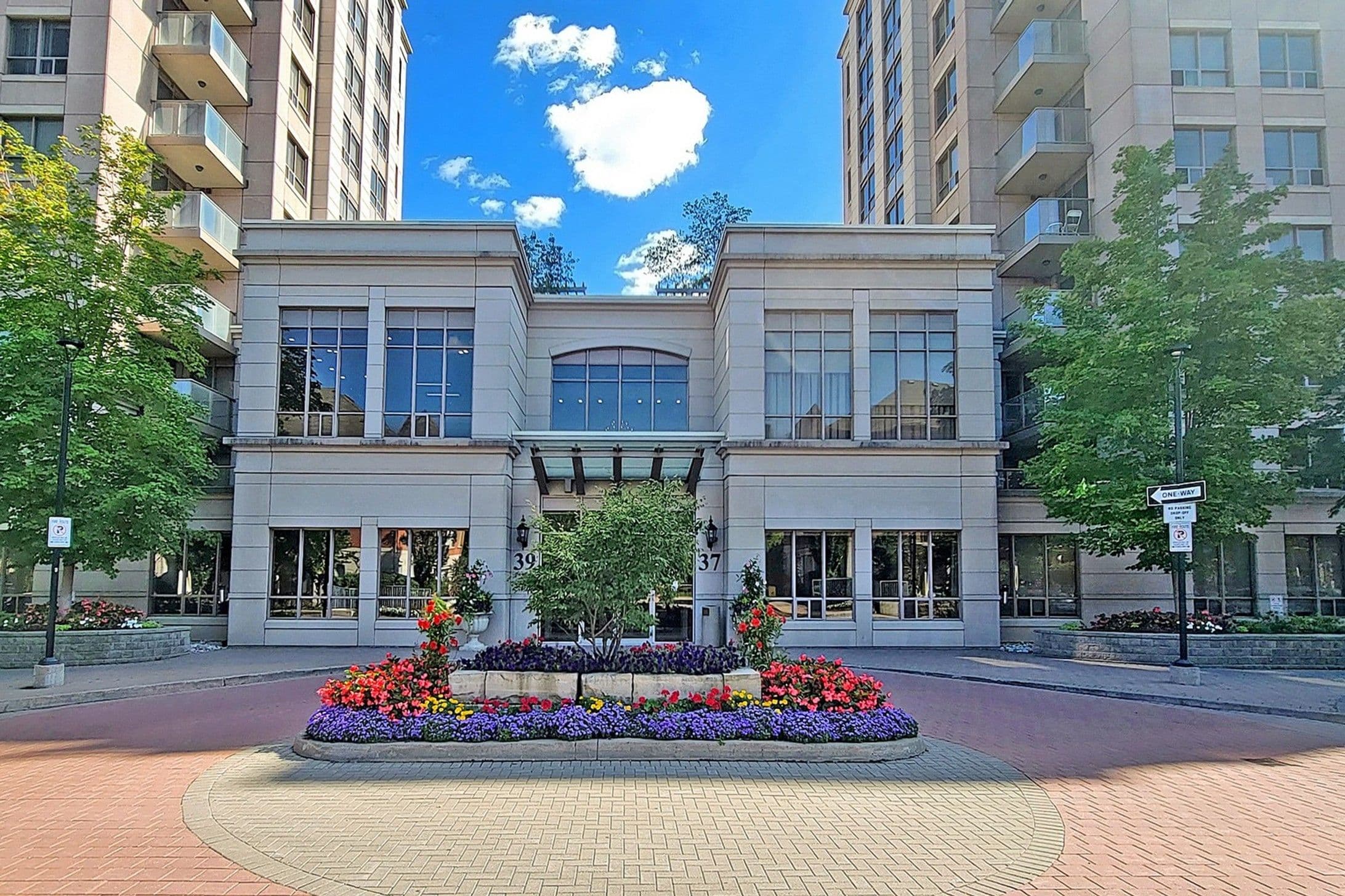 37 Galleria Parkway, 708