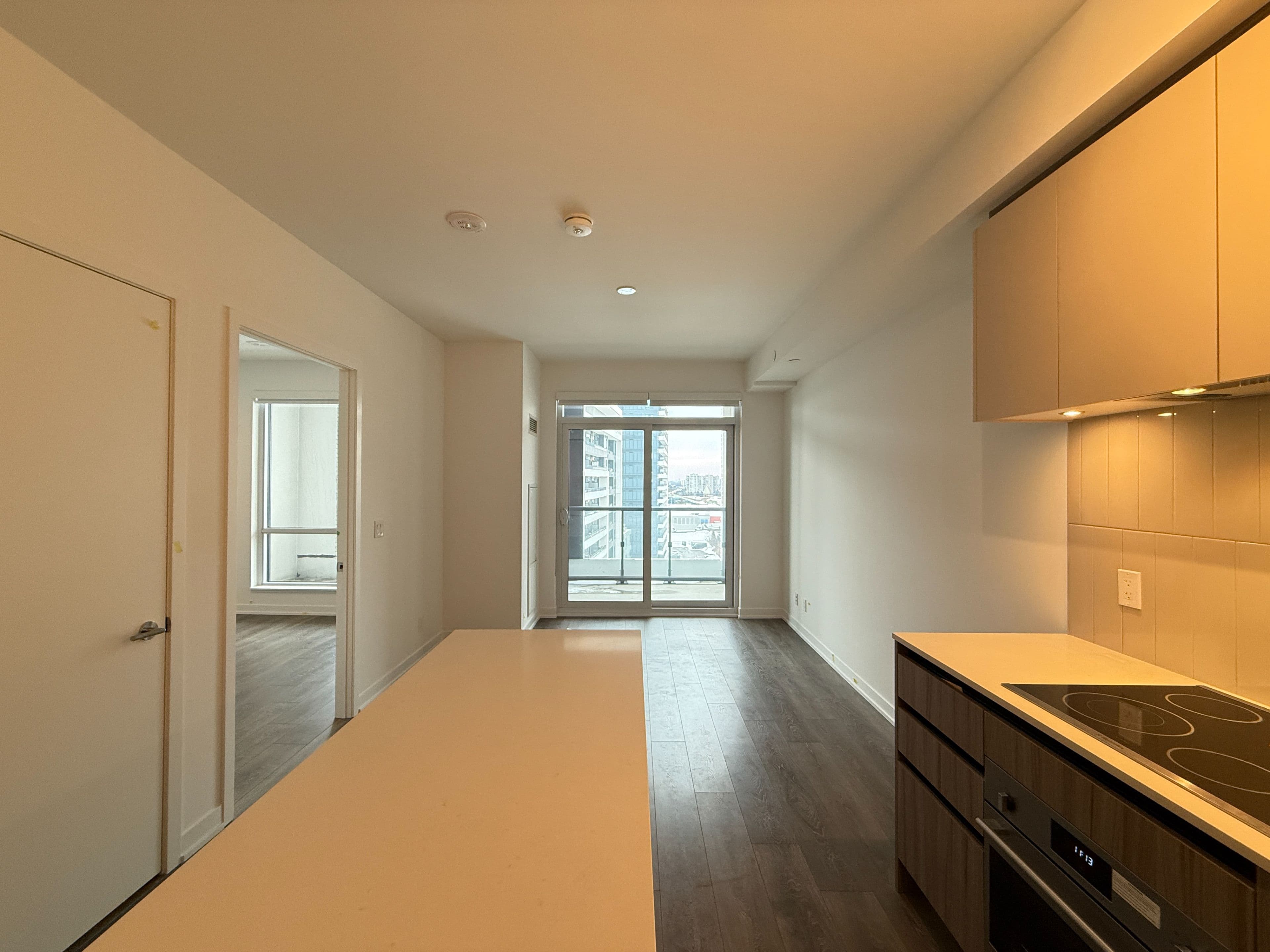 7950 Bathurst Street, 1121