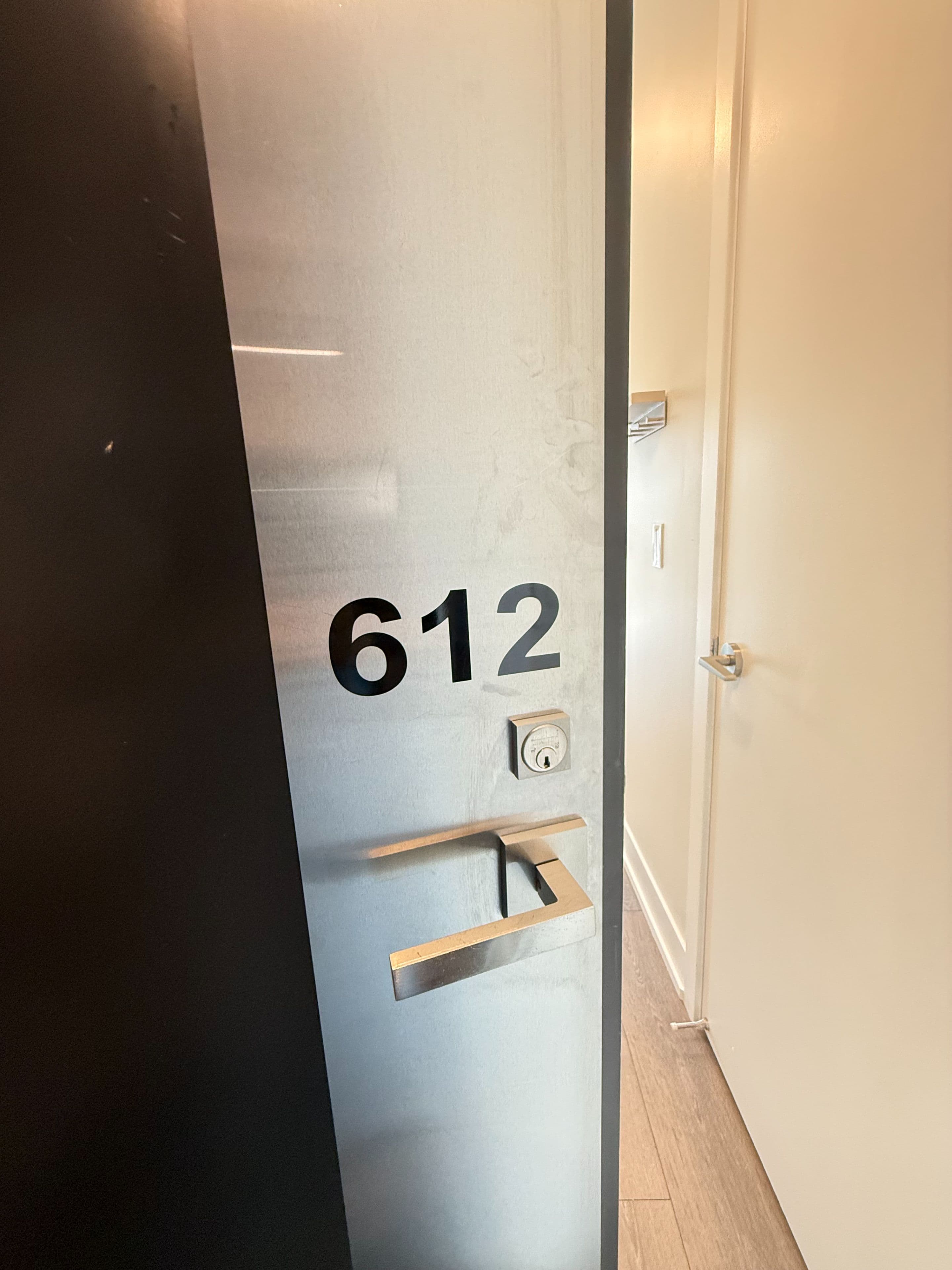 9471 Yonge Street, 612