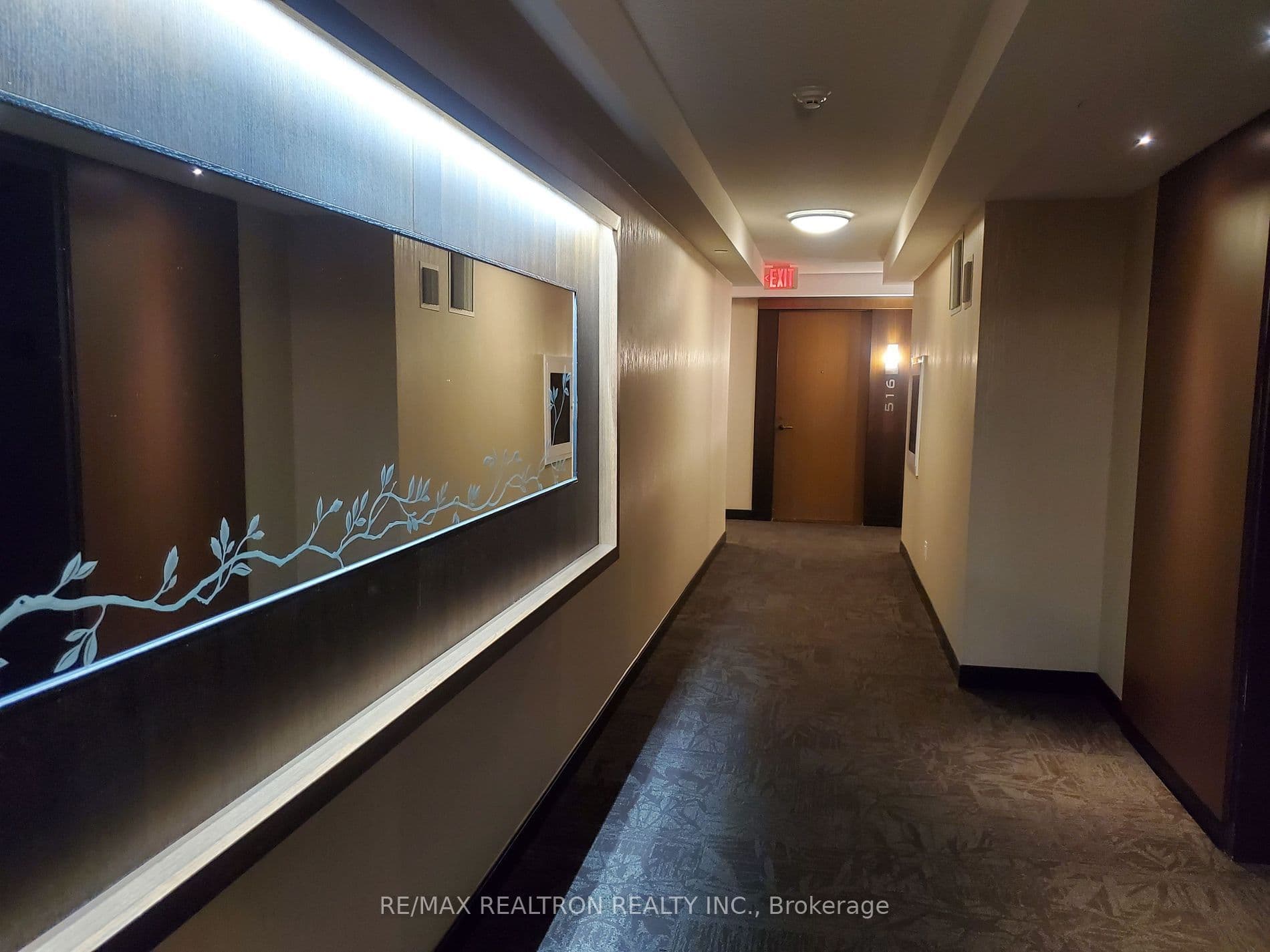 1 Uptown Drive, 516