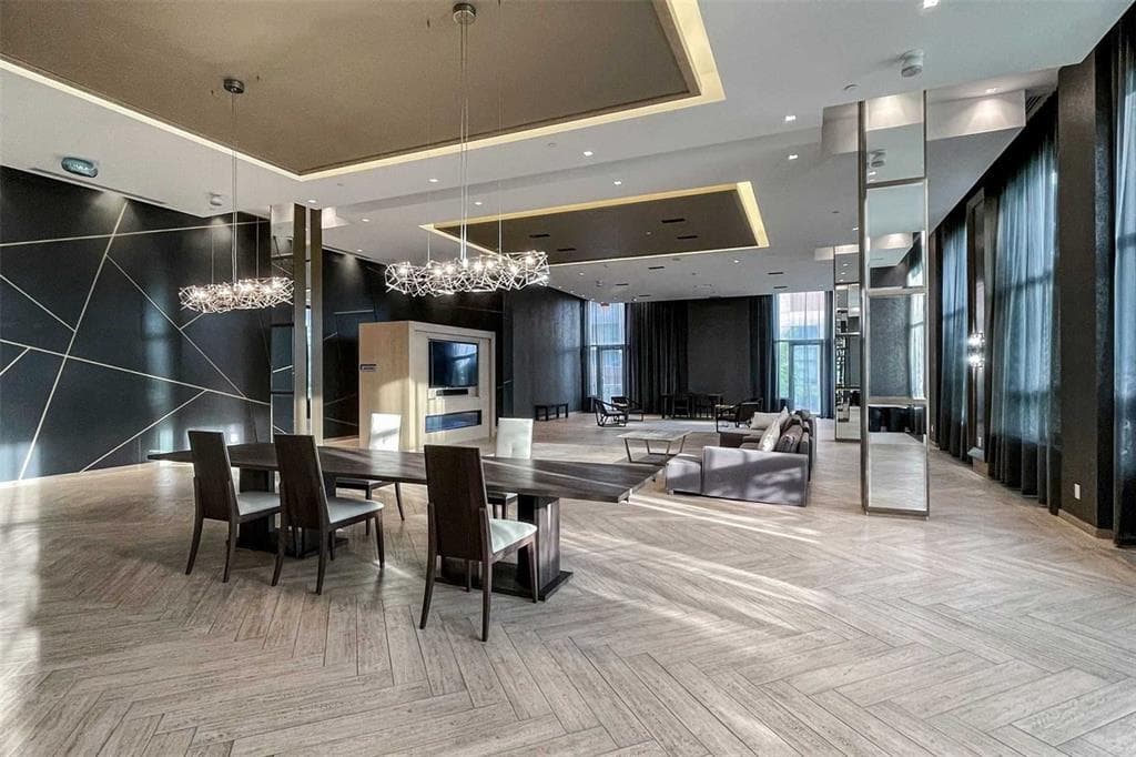 28 Uptown Drive, 222