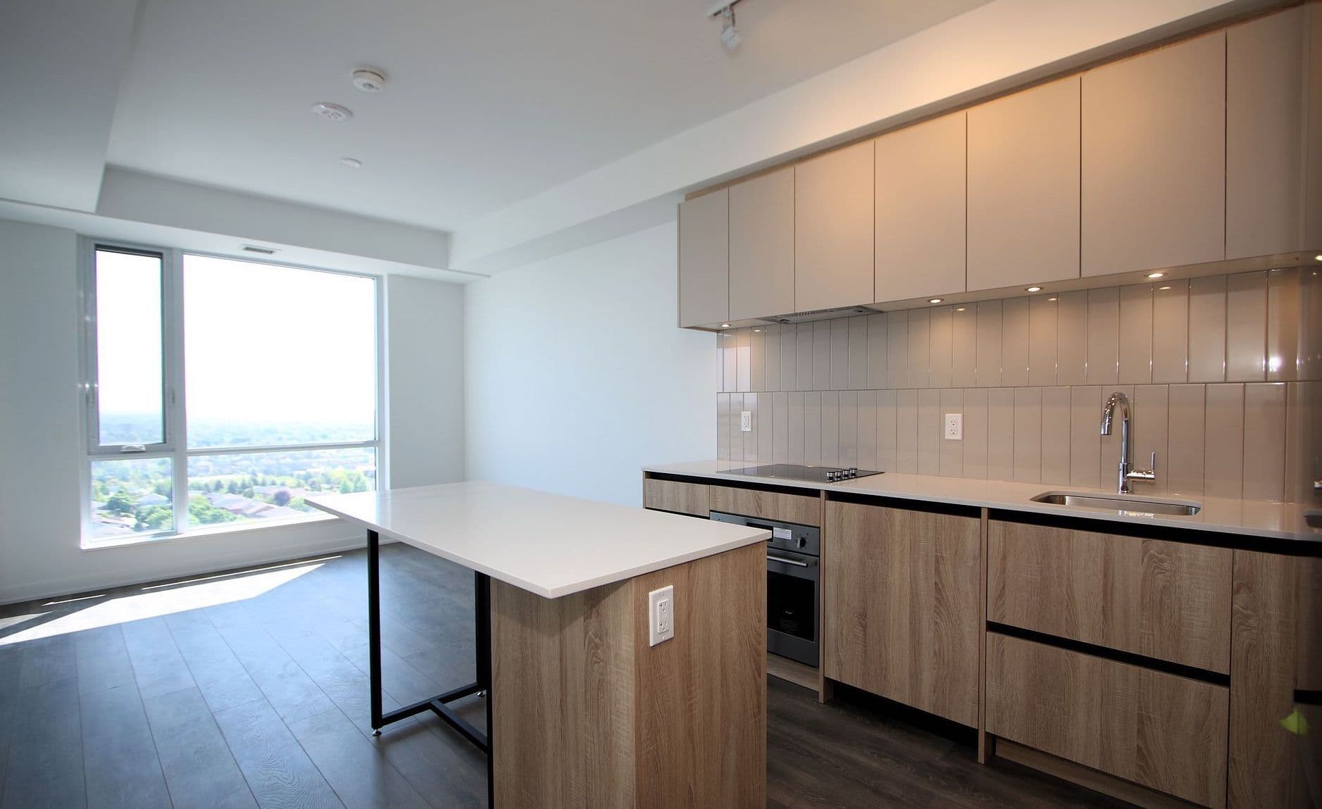 7950 Bathurst Street, 1706