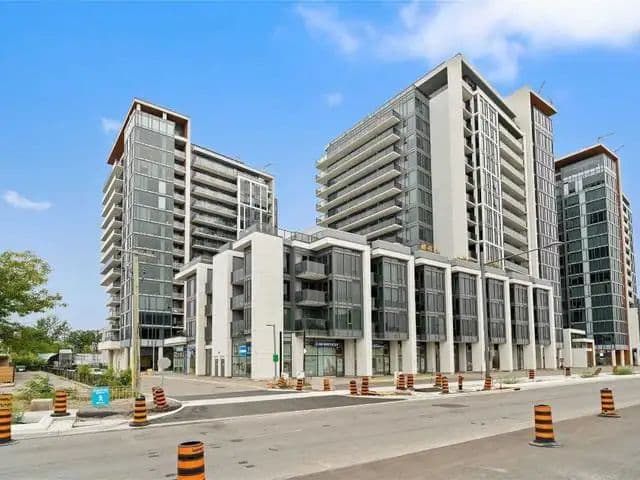 9618 Yonge Street, 512