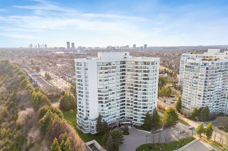 7250 Yonge Street, 1709